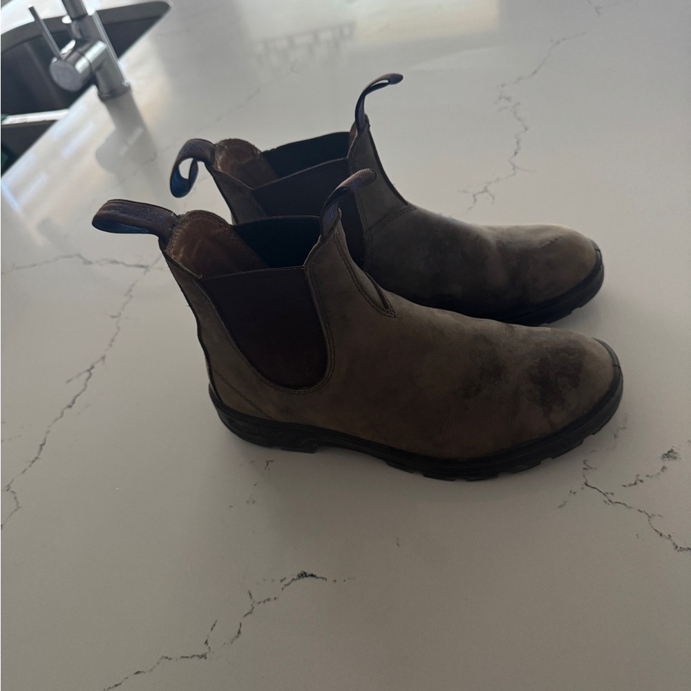 Winter rated 5 1/2 blund stone boot similar to ladies 8 1/2
